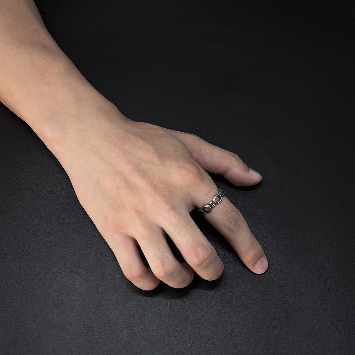 Shackles Ring